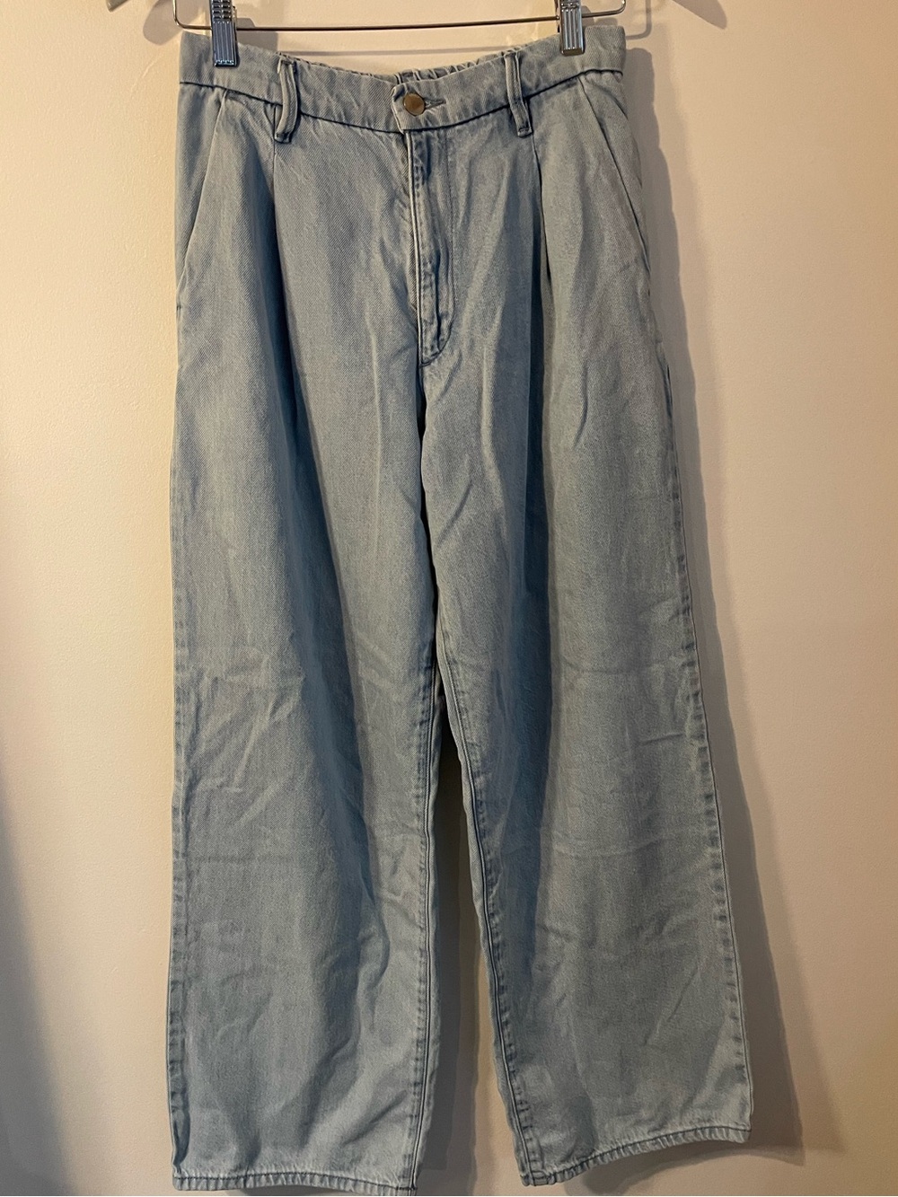 Uniqlo Light Wash Pleated Elastic Wide Leg Jeans S